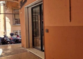 Interno palazzo - Negozio via de' Falegnami, 7, Bologna (zona Centro Storico) - foto 17