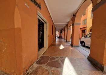 Interno palazzo - Negozio via de' Falegnami, 7, Bologna (zona Centro Storico) - foto 18