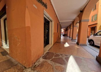 Zona - Negozio via de' Falegnami, 7, Bologna (zona Centro Storico) - foto 21