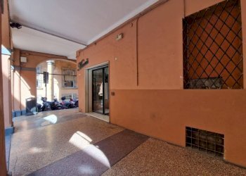 Interno palazzo - Negozio via de' Falegnami, 7, Bologna (zona Centro Storico) - foto 22