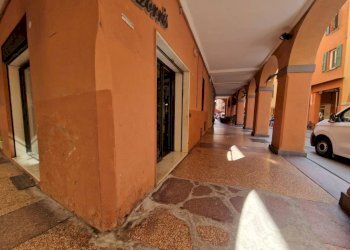 Zona - Negozio via de' Falegnami, 7, Bologna (zona Centro Storico) - foto 23