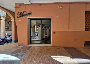 Facciata - Negozio via de' Falegnami, 7, Bologna (zona Centro Storico) - foto 24