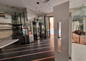 Interno non residenziale - Negozio via de' Falegnami, 7, Bologna (zona Centro Storico) - foto 28