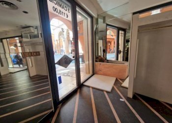 Interno non residenziale - Negozio via de' Falegnami, 7, Bologna (zona Centro Storico) - foto 29