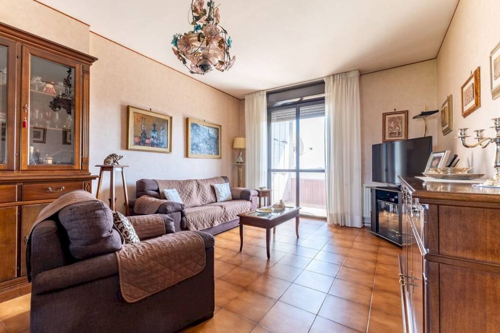 Salone - Quadrilocale via Busto Arsizio, 15, Roma - foto 1