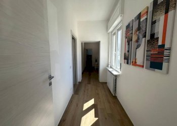 Corridoio - Three-room apartment via Nino Locarno, 66, Samarate - photo 2