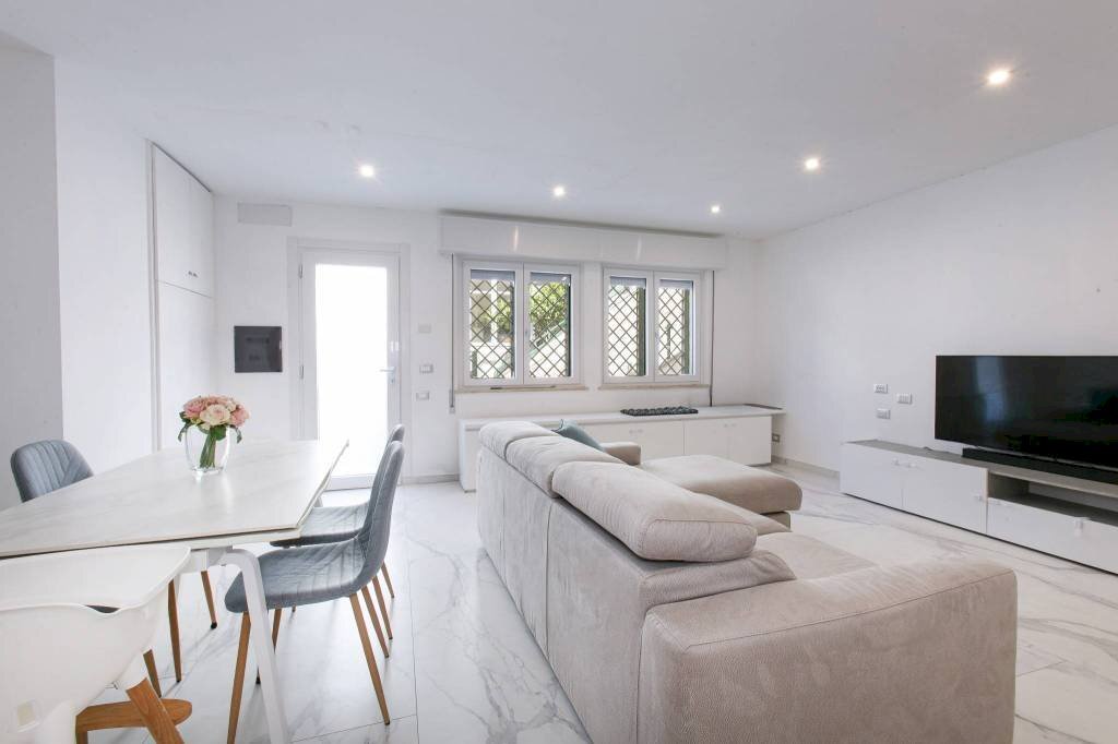 Salone - Trilocale via Andromaca, 28, Anzio - foto 1