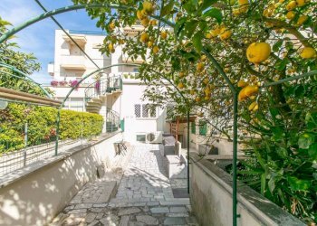 Cortile interno - Trilocale via Andromaca, 28, Anzio - foto 2