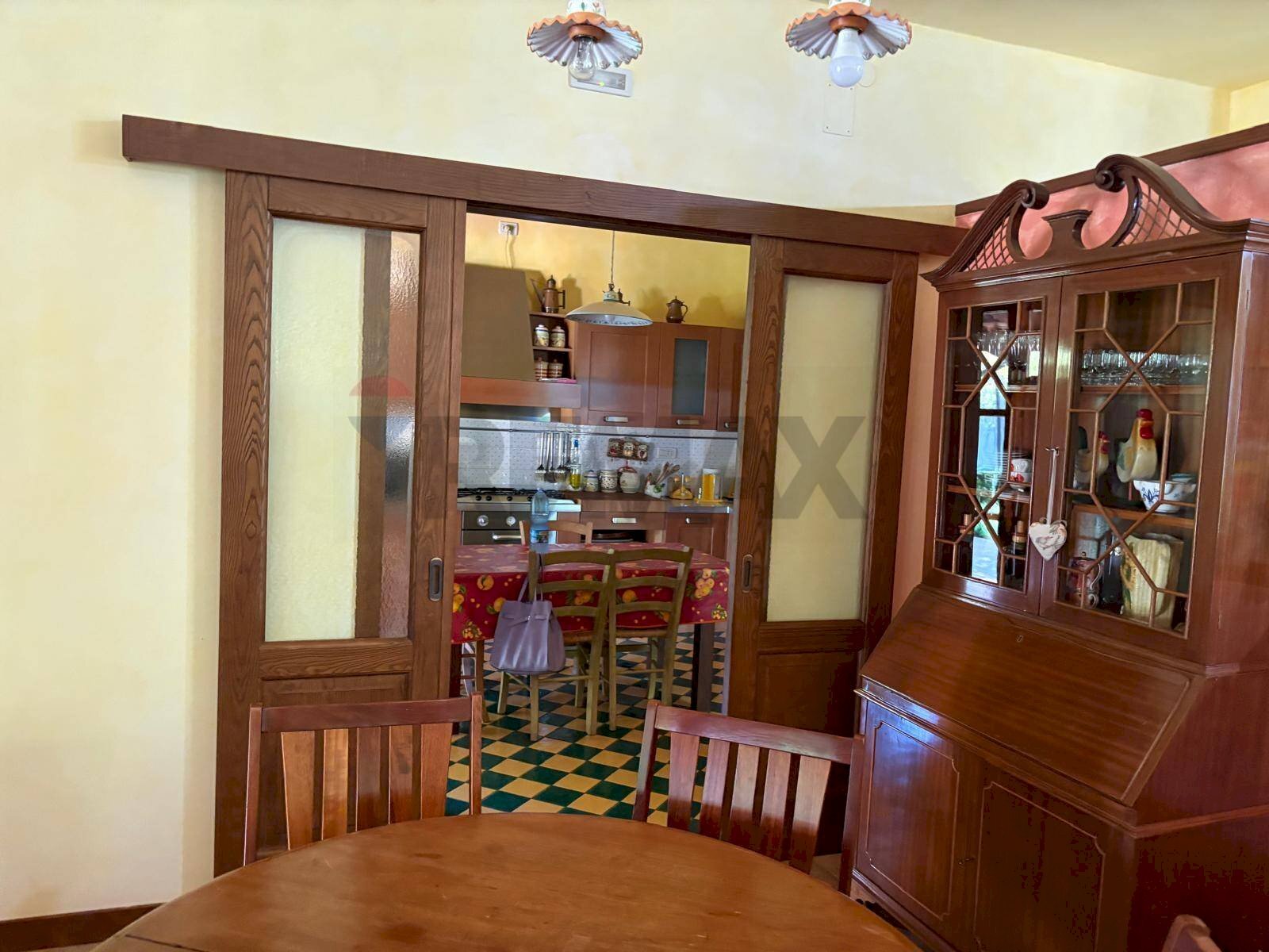 Sala da pranzo - Villa via croce
 
1, Cerisano - foto 2