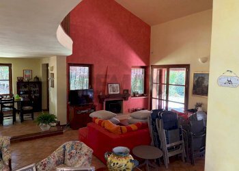 Soggiorno - Villa via croce
 
1, Cerisano - foto 3