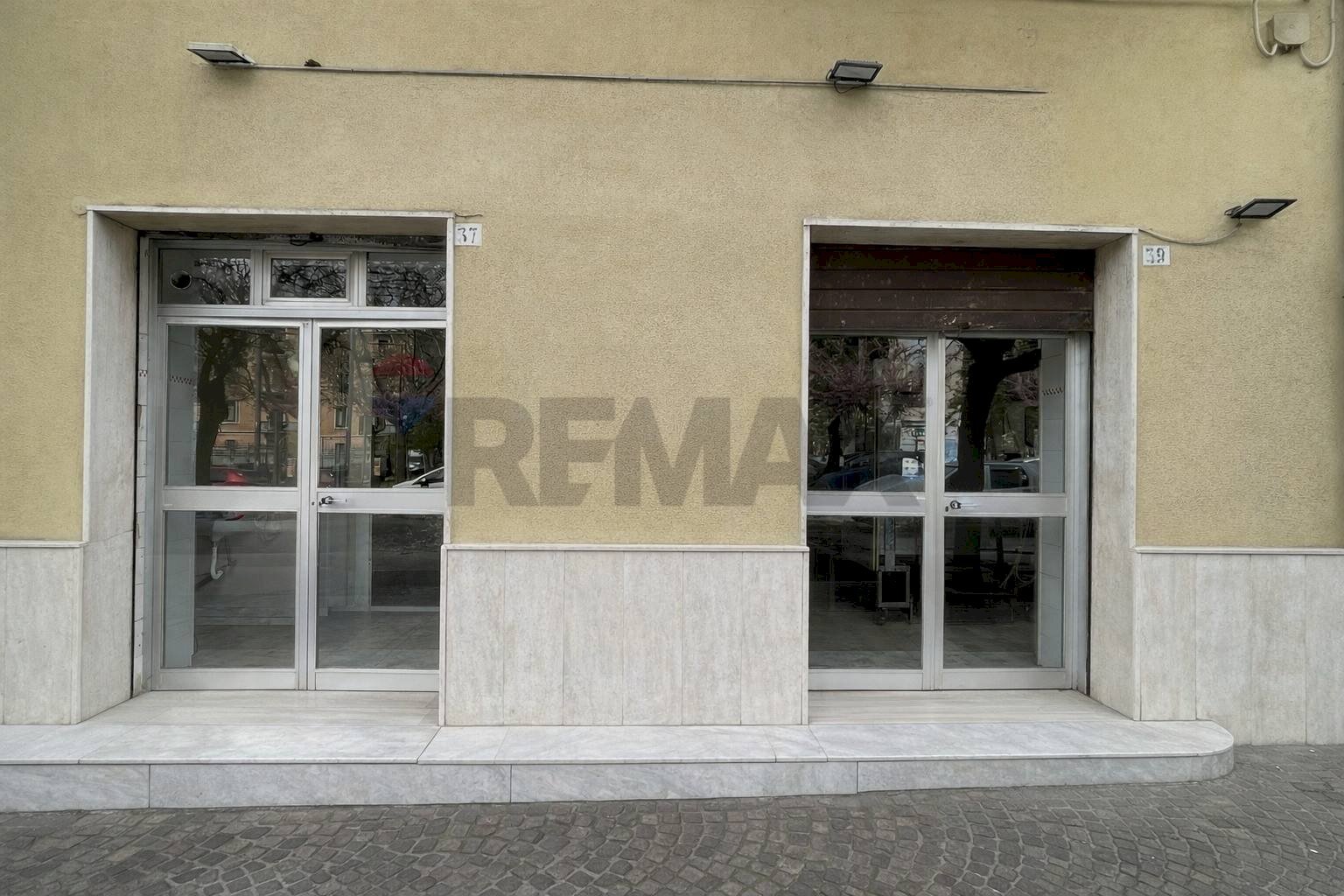 Edificio all\'aperto - Locale Commerciale Corso Umberto
 
37 - 39, Cosenza - foto 1