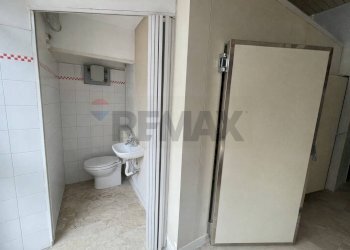 Bagno - Locale Commerciale Corso Umberto
 
37 - 39, Cosenza - foto 4