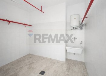 Stanza vuota - Locale Commerciale Corso Umberto
 
37 - 39, Cosenza - foto 5