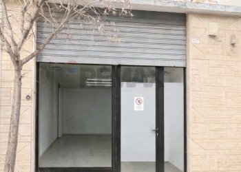 Serranda entrata - Commercial Premises Via Carlo Cattaneo
 
82/B, Cosenza - photo 4
