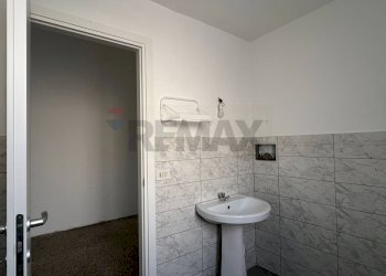 Bagno - Commercial Premises Via Carlo Cattaneo
 
82/B, Cosenza - photo 14