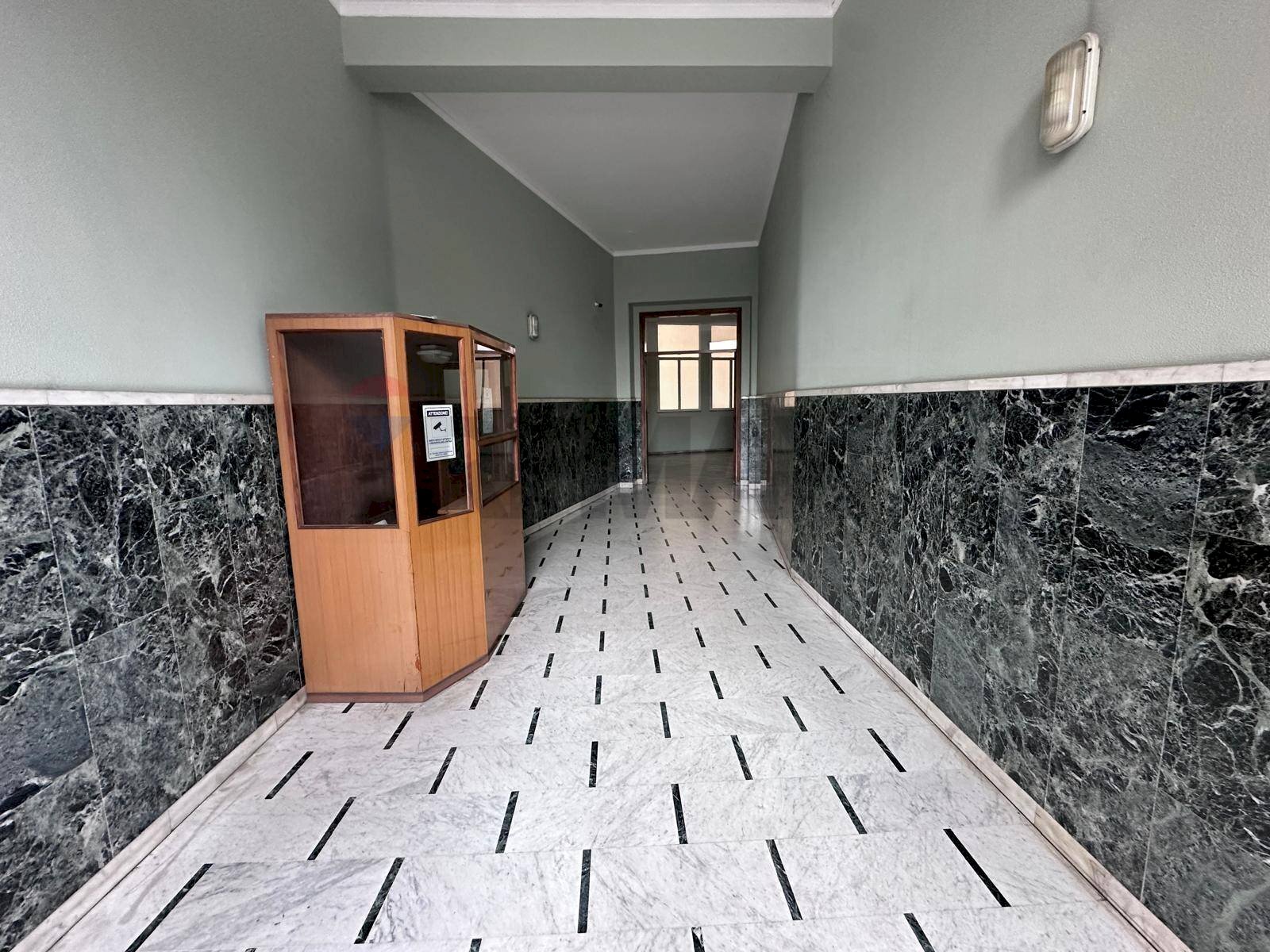 Ricezione / Lobby - Trilocale via delle medaglie d'oro
 
93, Cosenza - foto 3