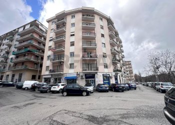 Edificio all\'aperto - Trilocale via delle medaglie d'oro
 
93, Cosenza - foto 2