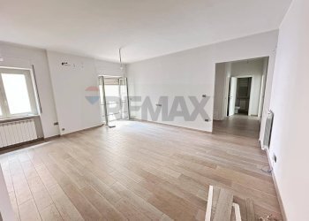 Stanza vuota - Trilocale via delle medaglie d'oro
 
93, Cosenza - foto 7