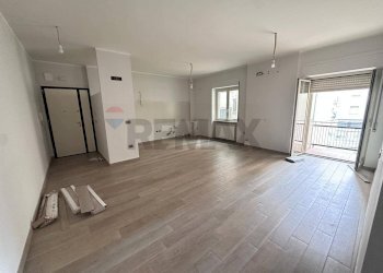 Stanza vuota - Trilocale via delle medaglie d'oro
 
93, Cosenza - foto 10