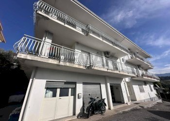 Edificio all\'aperto - Trilocale via antonio de curtis
 
7, Rovito - foto 29