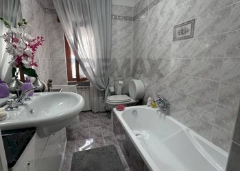 Bagno - Trilocale via antonio de curtis
 
7, Rovito - foto 32