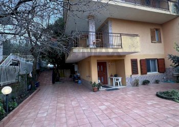 Edificio all\'aperto - Casa semi indipendente via pascaletti
 
16, Mendicino - foto 1