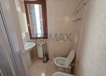 Bagno - Three-room apartment largo delle vittime delle Foibe
 
8, Cosenza - photo 7