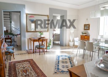 Sala da pranzo - Semi-detached Villa Via Dei Martiri
 
15, Cosenza - photo 2