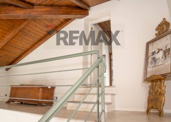 Scale - Semi-detached Villa Via Dei Martiri
 
15, Cosenza - photo 8