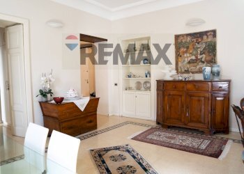 Sala da pranzo - Semi-detached Villa Via Dei Martiri
 
15, Cosenza - photo 11