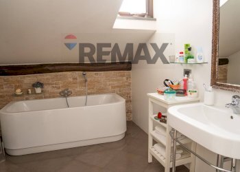 Bagno - Semi-detached Villa Via Dei Martiri
 
15, Cosenza - photo 15