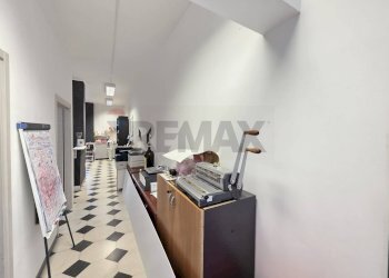 Hall / corridoio - Locale Commerciale Via Giuseppe Verdi
 
82, Rende - foto 2