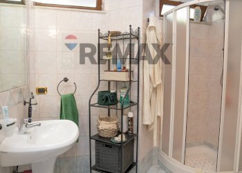 Bagno - Villa Via Alessandro Manzoni
 
173, Rende - photo 11