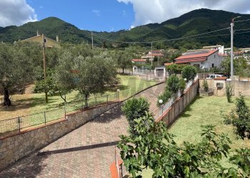 Vista delle montagne - Casa indipendente C/da Valli
 
snc, Cerisano - foto 4