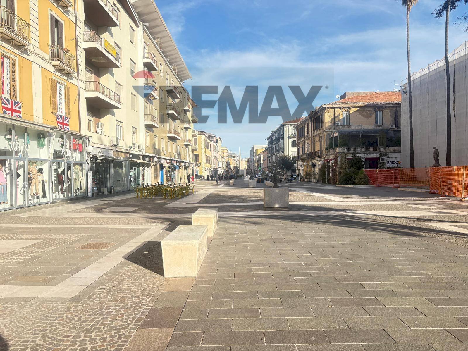 Edificio all\'aperto - Commercial Premises CORSO MAZZINI
 
3, Cosenza - photo 1
