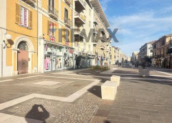 Edificio all\'aperto - Commercial Premises CORSO MAZZINI
 
3, Cosenza - photo 2