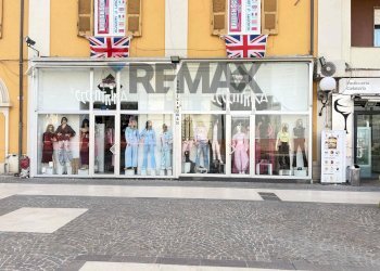 Edificio all\'aperto - Commercial Premises CORSO MAZZINI
 
3, Cosenza - photo 4