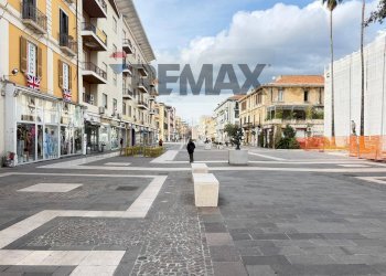 Edificio all\'aperto - Commercial Premises CORSO MAZZINI
 
3, Cosenza - photo 5