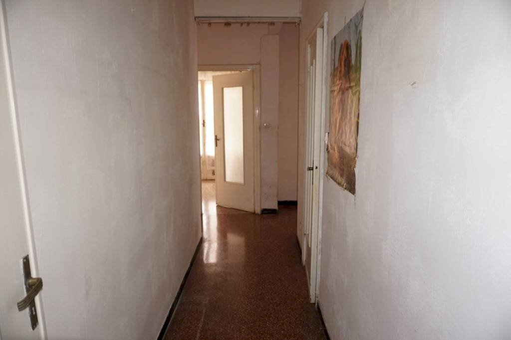 Corridoio - Bilocale via Bartolomeo Carrea, 3, Genova (zona Sampierdarena) - foto 3