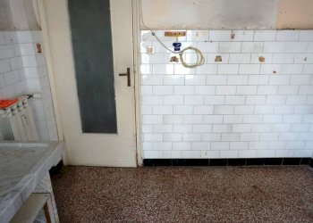 Cucina - Bilocale via Bartolomeo Carrea, 3, Genova (zona Sampierdarena) - foto 5