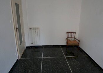 Camera da letto - Bilocale via Bartolomeo Carrea, 3, Genova (zona Sampierdarena) - foto 7