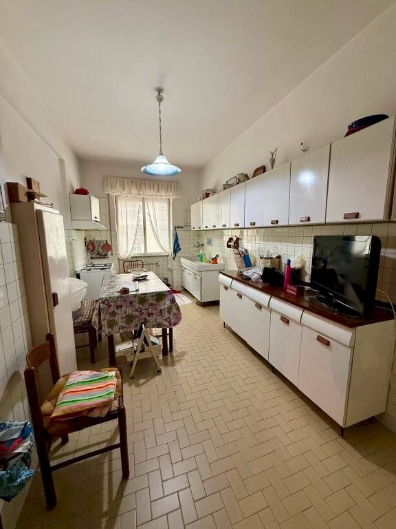 Cucina - Trilocale Lungobisagno Dalmazia, 61, Genova (zona Staglieno) - foto 2