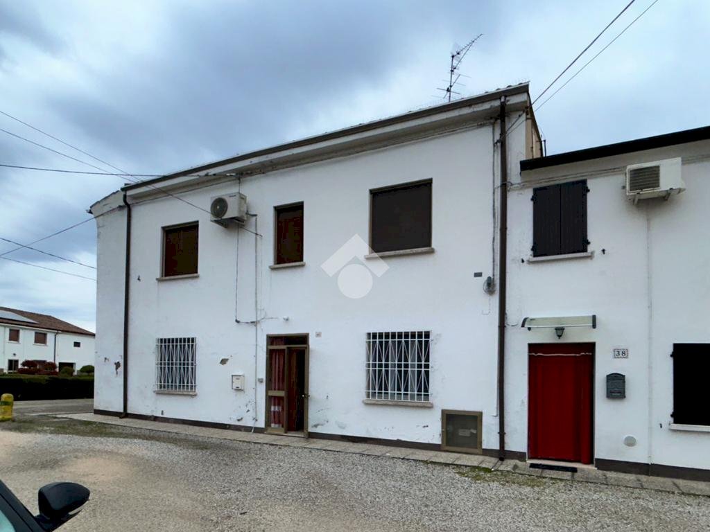 Casa semi indipendente Via Montesanto, Ferrara (zona Monestirolo) - foto 1