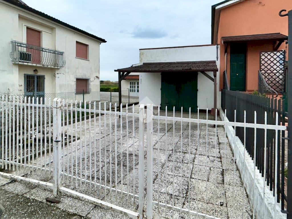 Casa semi indipendente Via Montesanto, Ferrara (zona Monestirolo) - foto 2