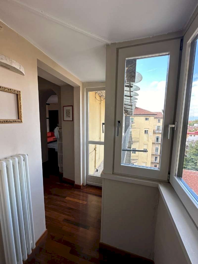 5 - Trilocale piazza Statuto, 4, Torino (zona Centro) - foto 1