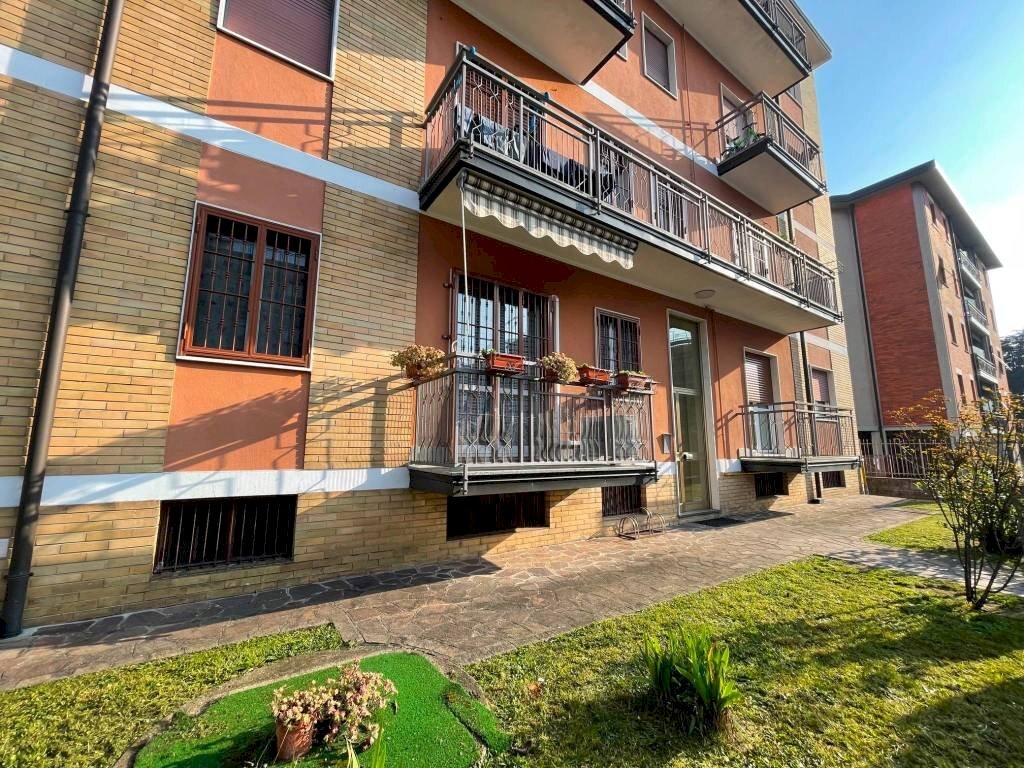 Facciata - Appartamento via Alessandro Manzoni, 97, Arcore - foto 1