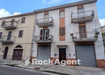 Facciata - Appartamento via Piave 30/C, Gradoli - foto 2