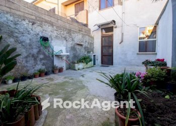 Cortile interno - Casa indipendente via Cesare Battisti 20, Ploaghe - foto 31