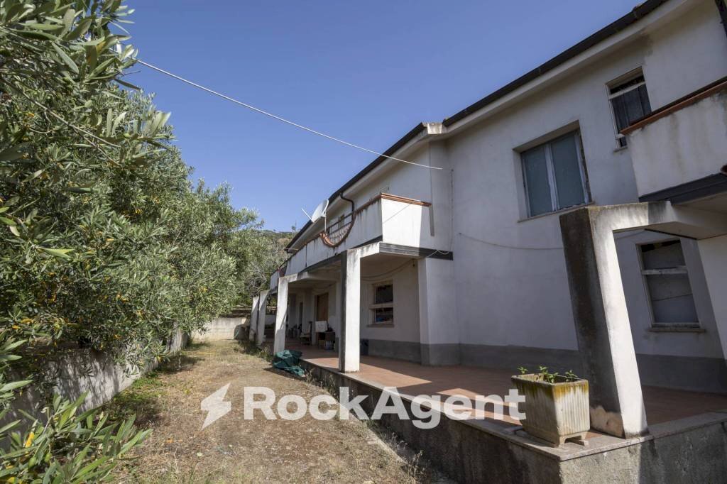 Facciata - Villa Località Zilleria, Gasperina - foto 3