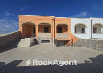 Facciata - Villa a Schiera via Paolo Borsellino, 16, Morciano di Leuca - foto 2